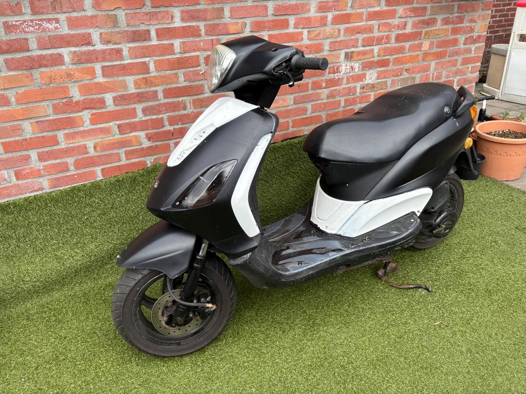 Piaggio Fly Scooter - Zwart/Wit,, Ophalen, Piaggio, Gebruikt, Benzine