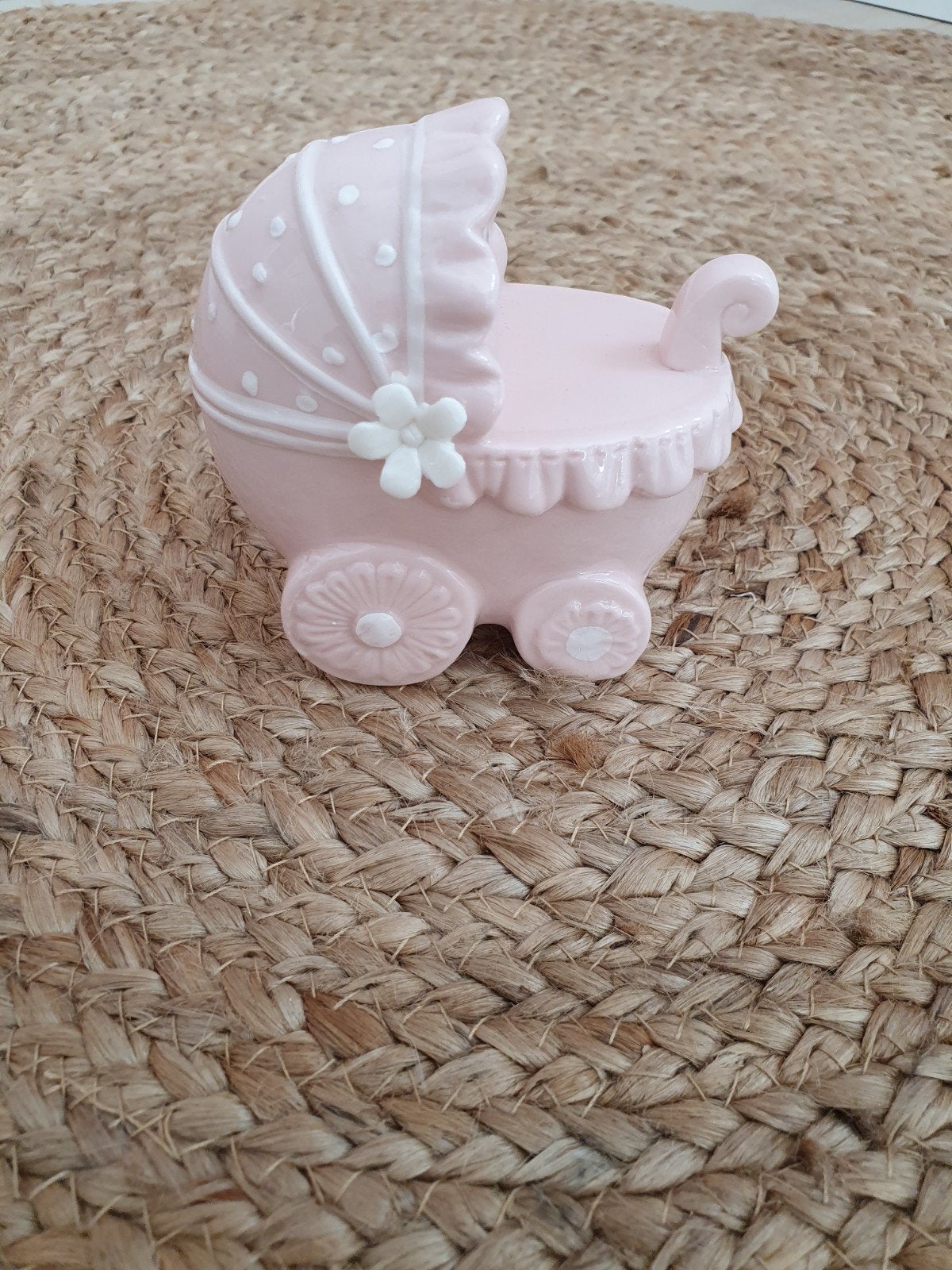 Roze kinderwagen spaarpot, Ophalen of Verzenden, Zo goed als nieuw, Steen, Aardewerk of Keramiek, Vervoermiddel