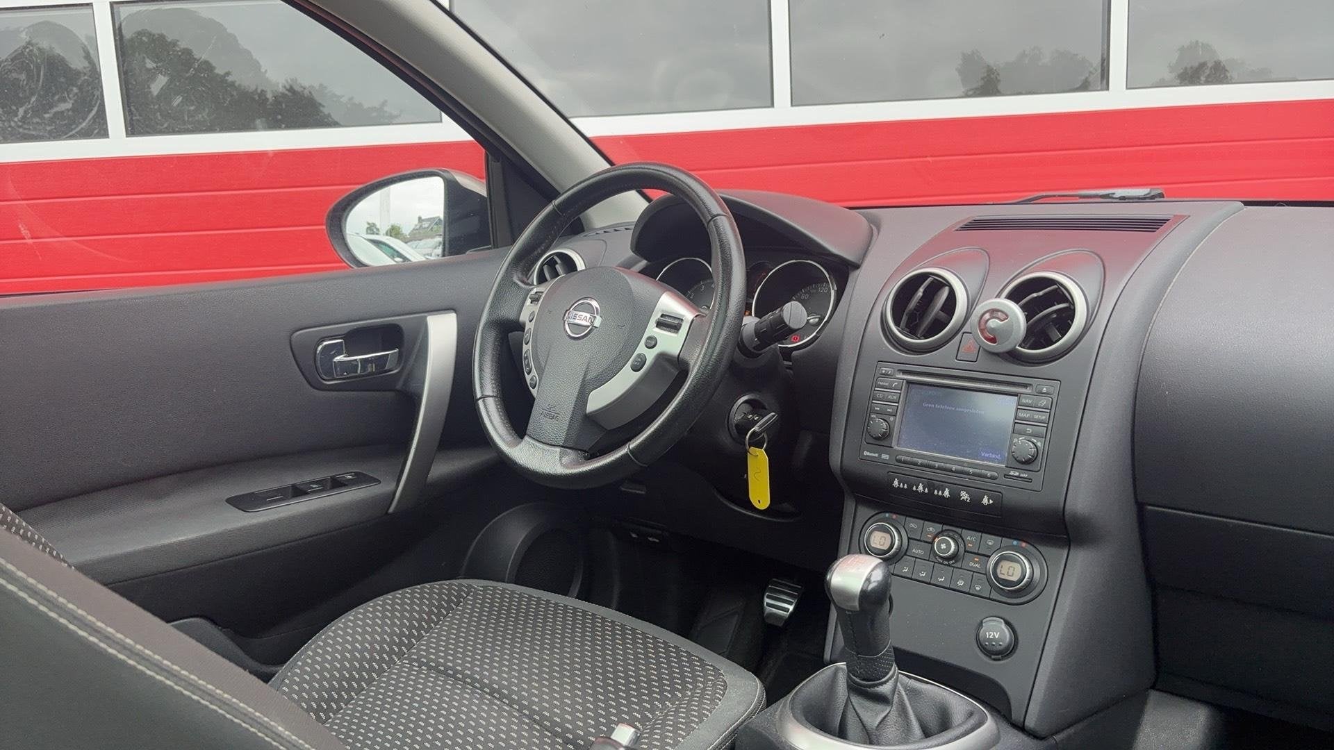 Nissan Qashqai 1.6 Connect Edition TREKHAAK / PANORAMADAK /, Auto's, Voorwielaandrijving, 1272 kg, Gebruikt, 4 cilinders