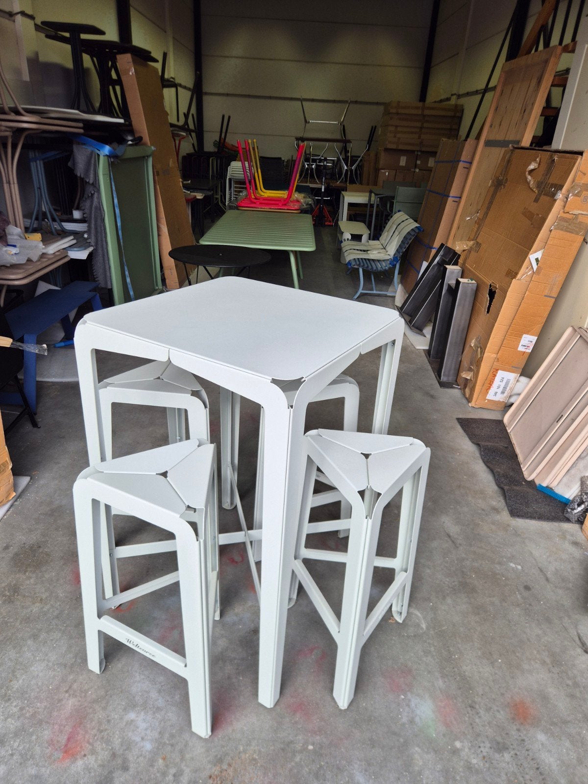 Nieuwe Weltevree bartafel 4 krukken  bended licht grijs, Ophalen, Nieuw, Rechthoekig, Aluminium