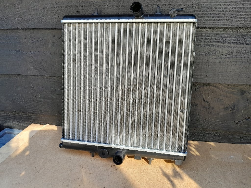 RADIATEUR - Z.g.a.n. - PEUGEOT 206 - Vanaf bouwjaar: 1998, Auto-onderdelen, Verzenden, Nieuw, Peugeot