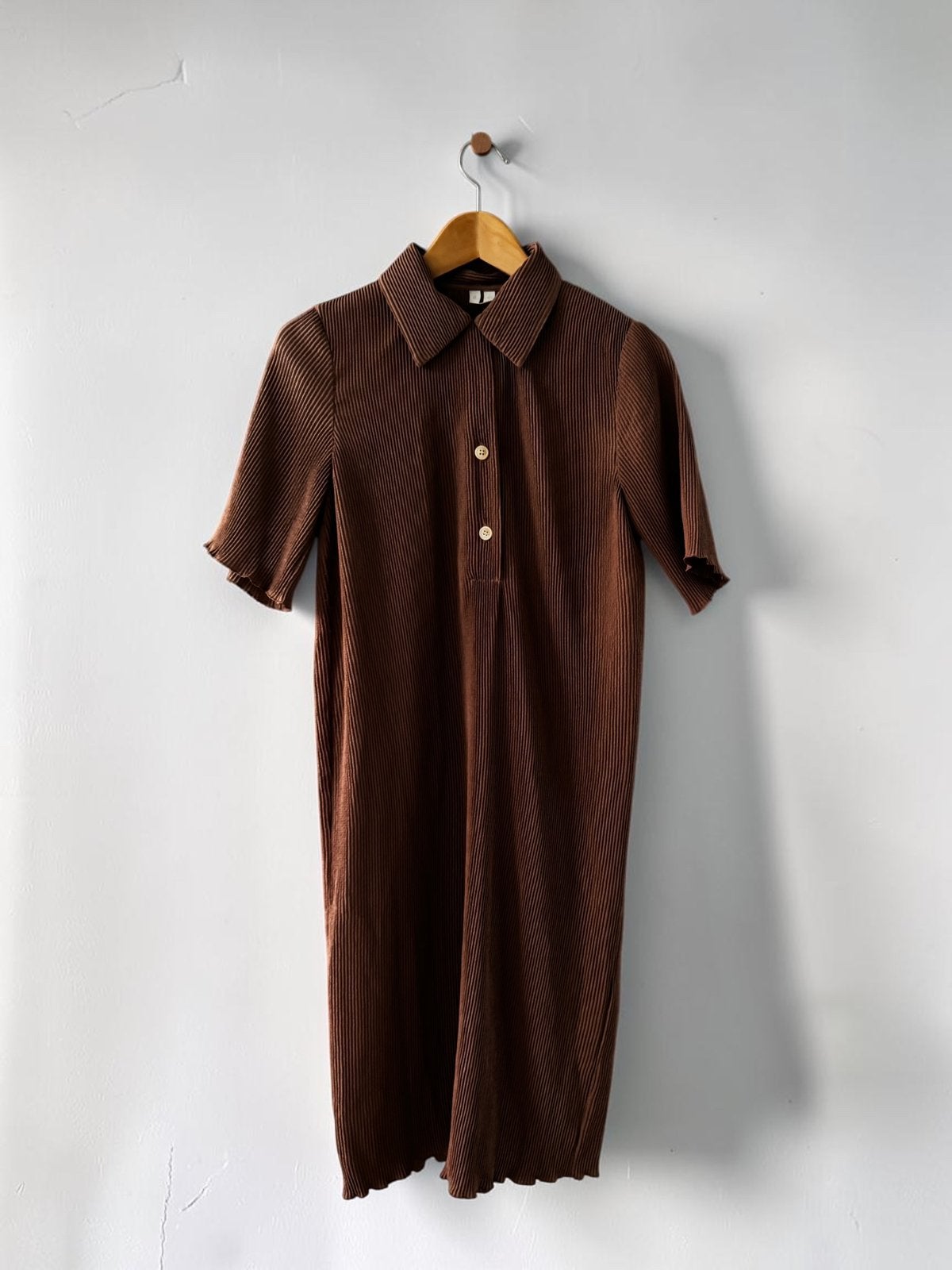 ARKET jurk bruin rib jurk overhemdjurk 34 XS extra small, Bruin, Nieuw, Ophalen of Verzenden, Maat 34 (XS) of kleiner