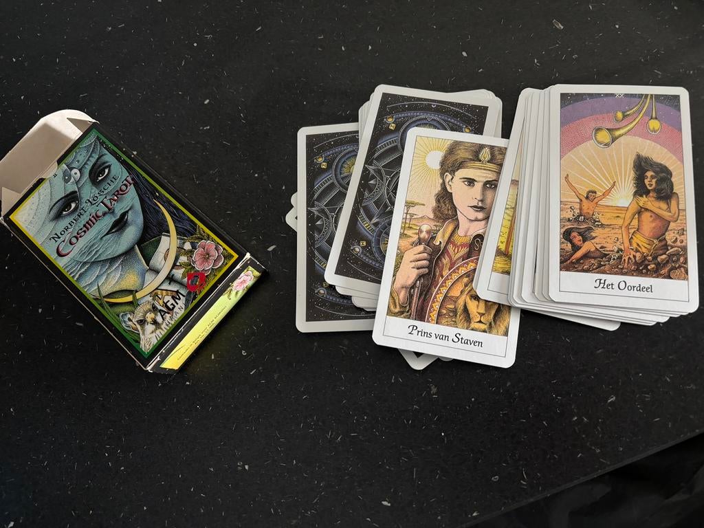 Cosmic tarot, Ophalen of Verzenden, Zo goed als nieuw