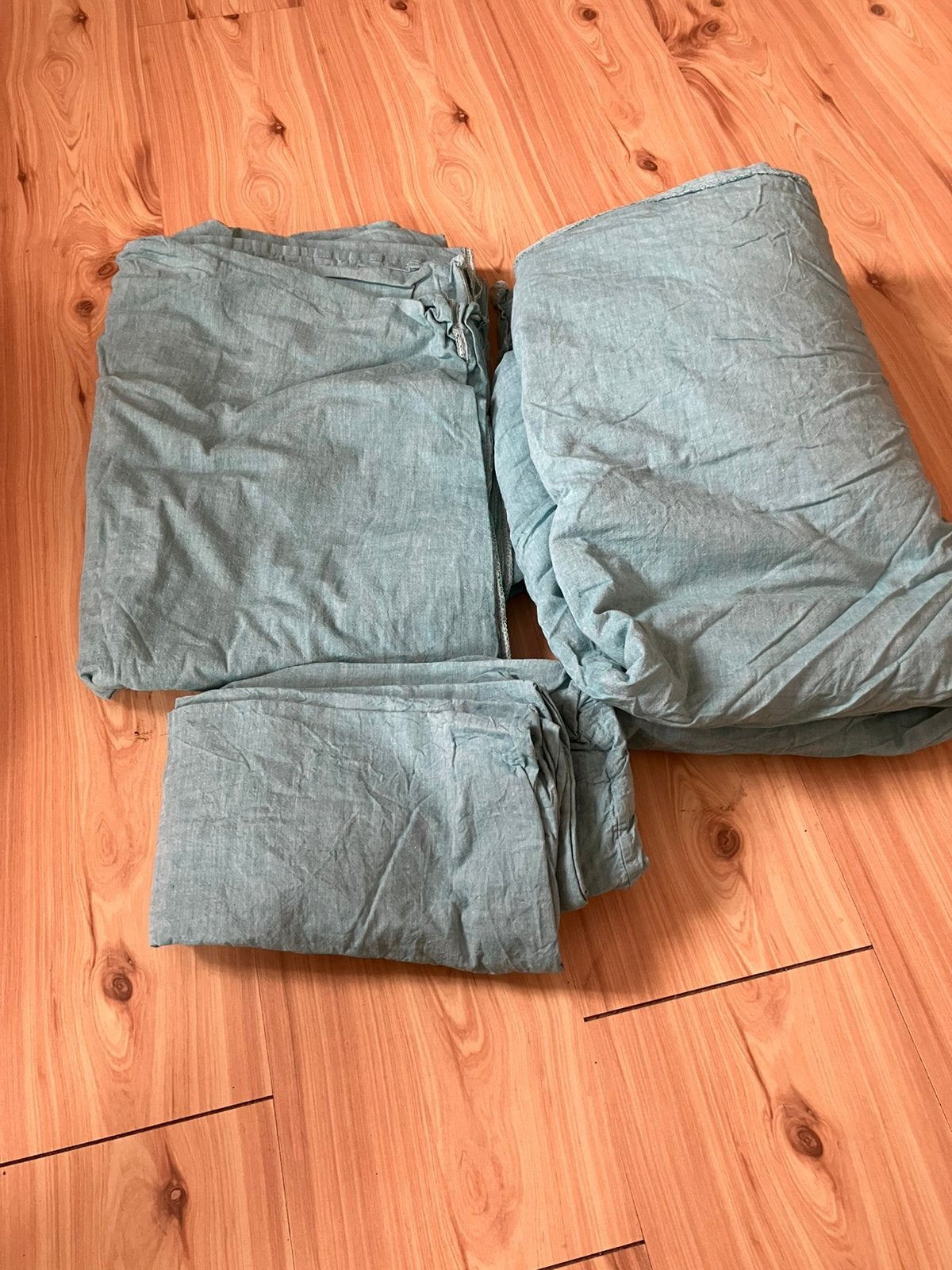 2 dekbedovertrekken (130x180cm) met 3 kussenslopen, Ophalen of Verzenden, Zo goed als nieuw, Tweepersoons, Dekbedovertrek