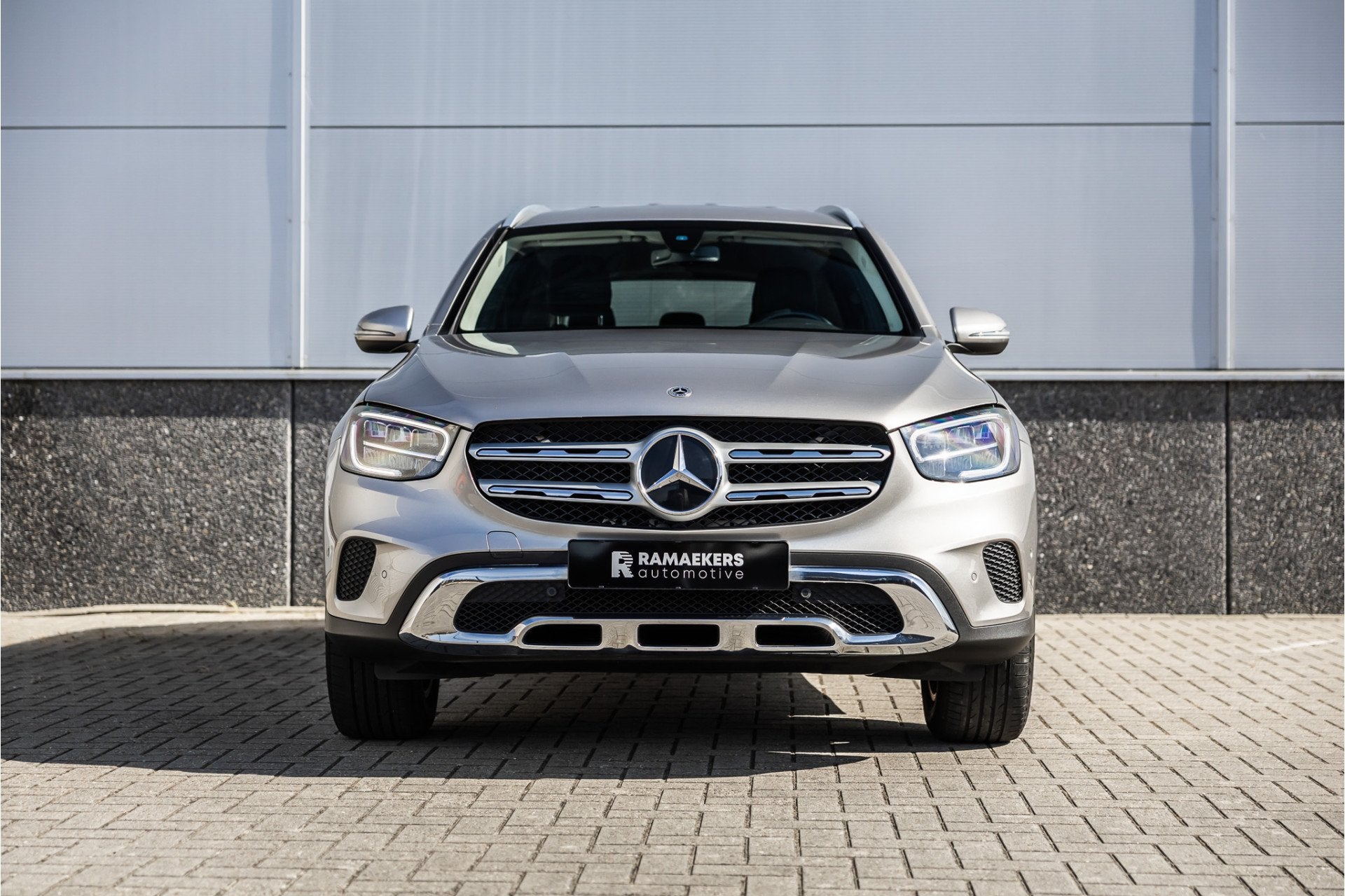 Mercedes-Benz GLC 300e 4MATIC Camera / Leder / Led / Chroom, Auto's, Automaat, Dealer onderhouden, Gebruikt, 4 cilinders