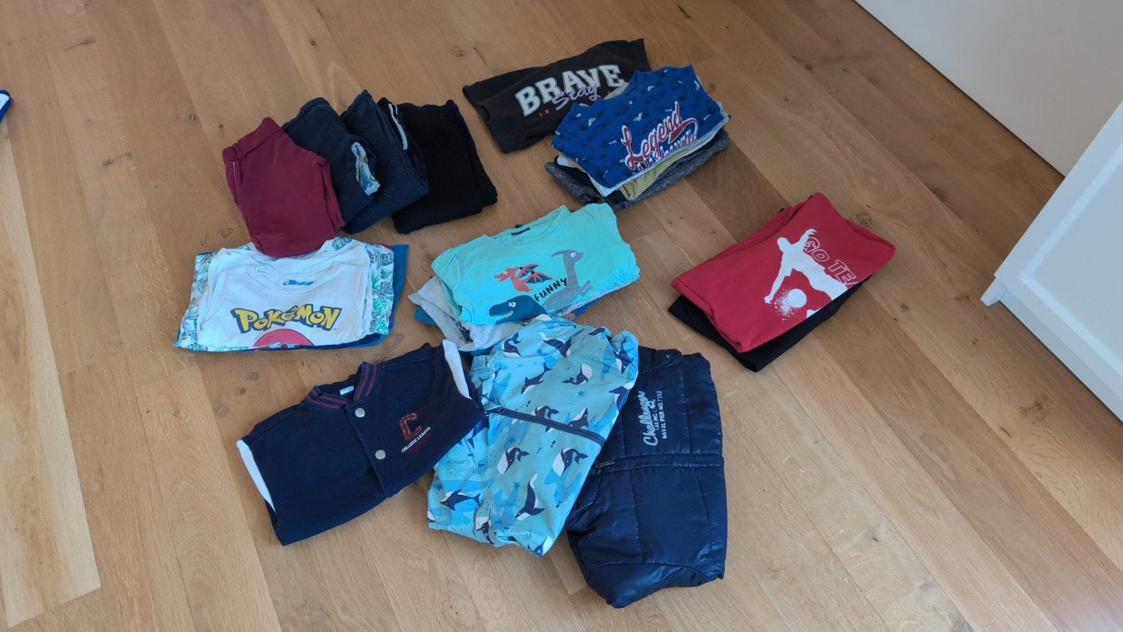 Kledingpakket jongens maat 98-104: pyjama's, joggers, shirts, Ophalen, Gebruikt, Jongen, Broek