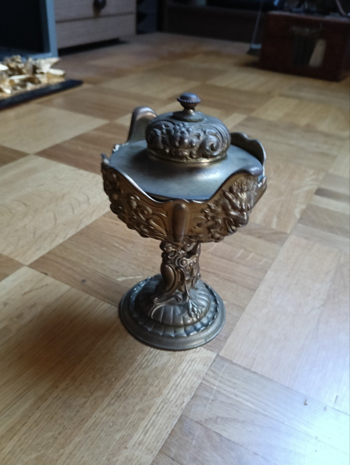 Antieke bronzen of koperen wierookbrander/olielamp, Antiek en Kunst, Antiek | Koper en Brons, Ophalen of Verzenden, Brons