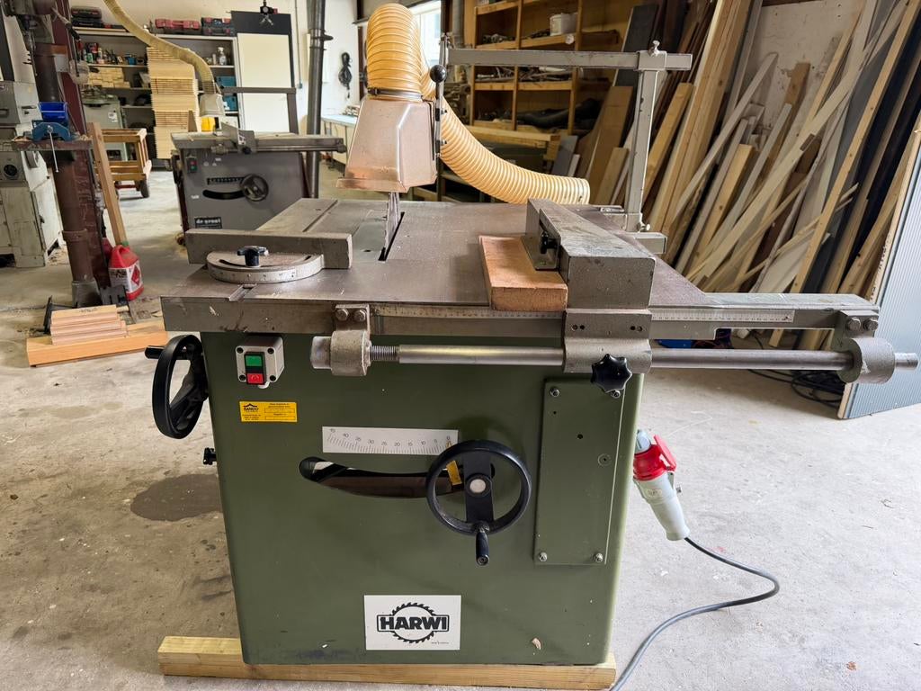 Harwi cirkelzaagmachine te koop (geremd), Doe-het-zelf en Verbouw, Gereedschap | Zaagmachines, Ophalen, Gebruikt, Cirkelzaag, 70 mm of meer