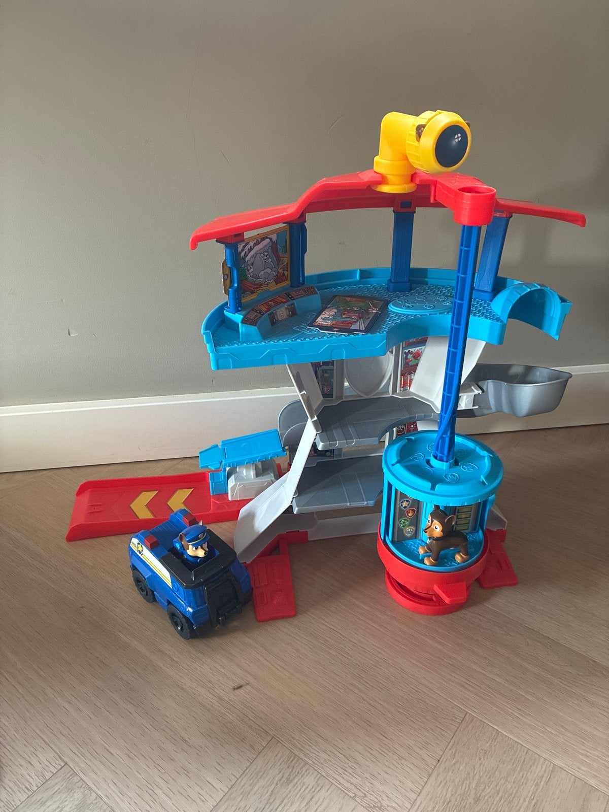 Paw Patrol Uitkijktoren met transformerende Chase, Kinderen en Baby's, Ophalen of Verzenden, Gebruikt