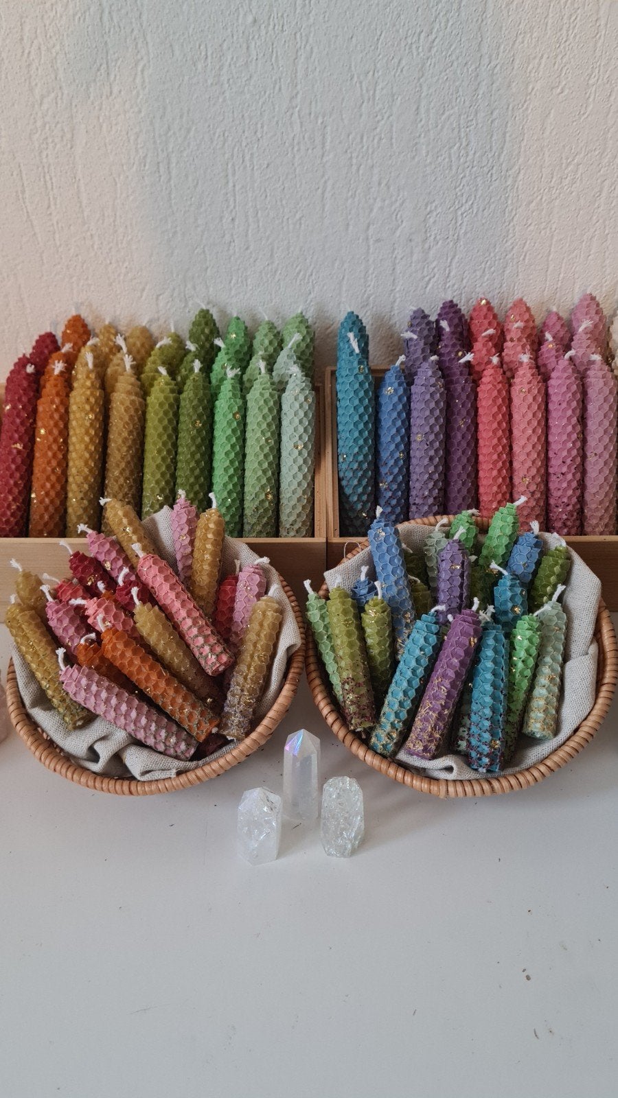 Handgemaakte Bijenwas Kaarsen - Diverse Kleuren & Maten, Huis en Inrichting, Woonaccessoires | Kandelaars en Kaarsen, Meerkleurig