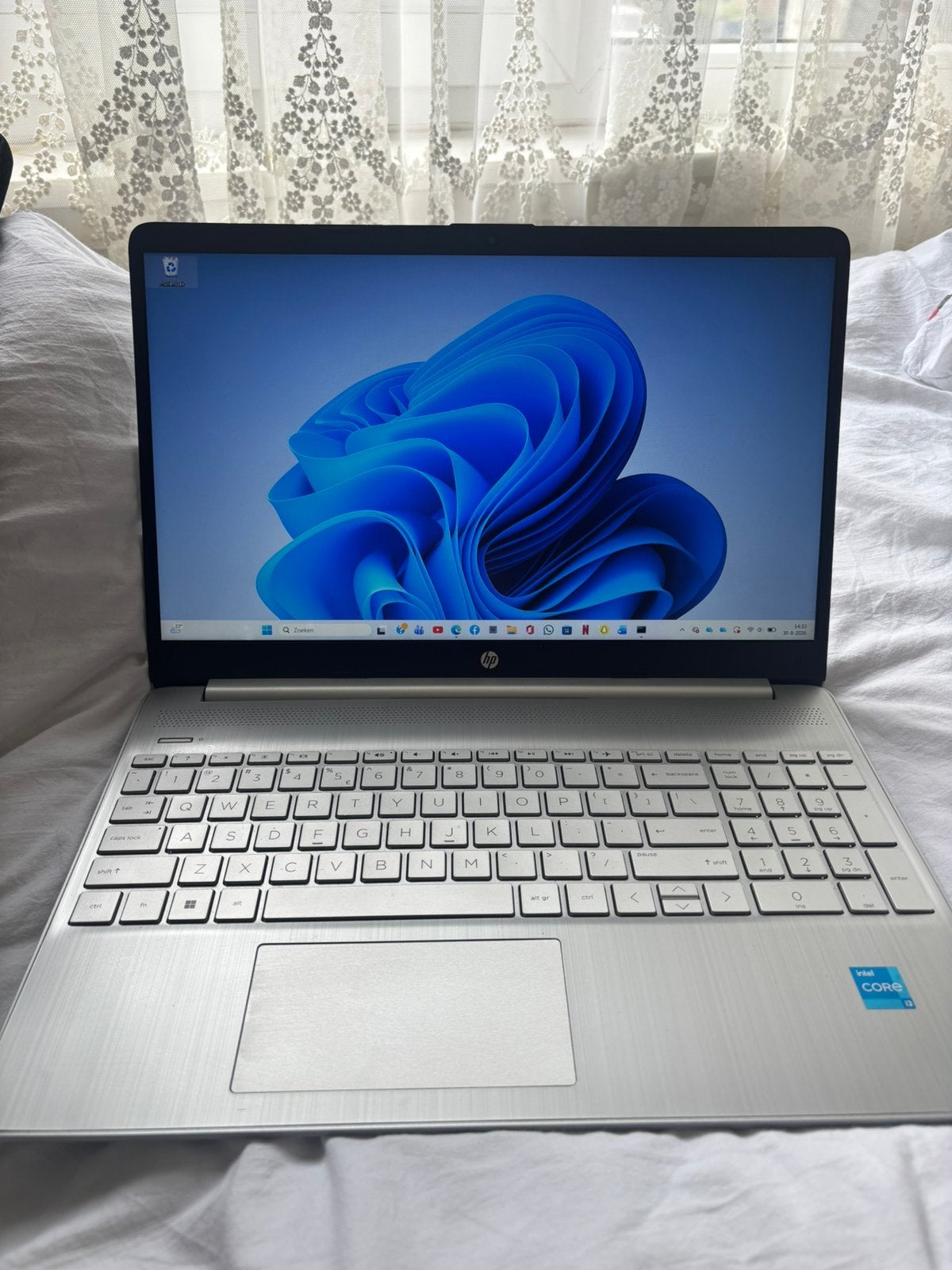 HP15s/ i3 11e Gen/ 8GB RAM/ 256GB SSD/ Incl. Orgineleoplader, Gebruikt, Verzenden, 8 GB, SSD