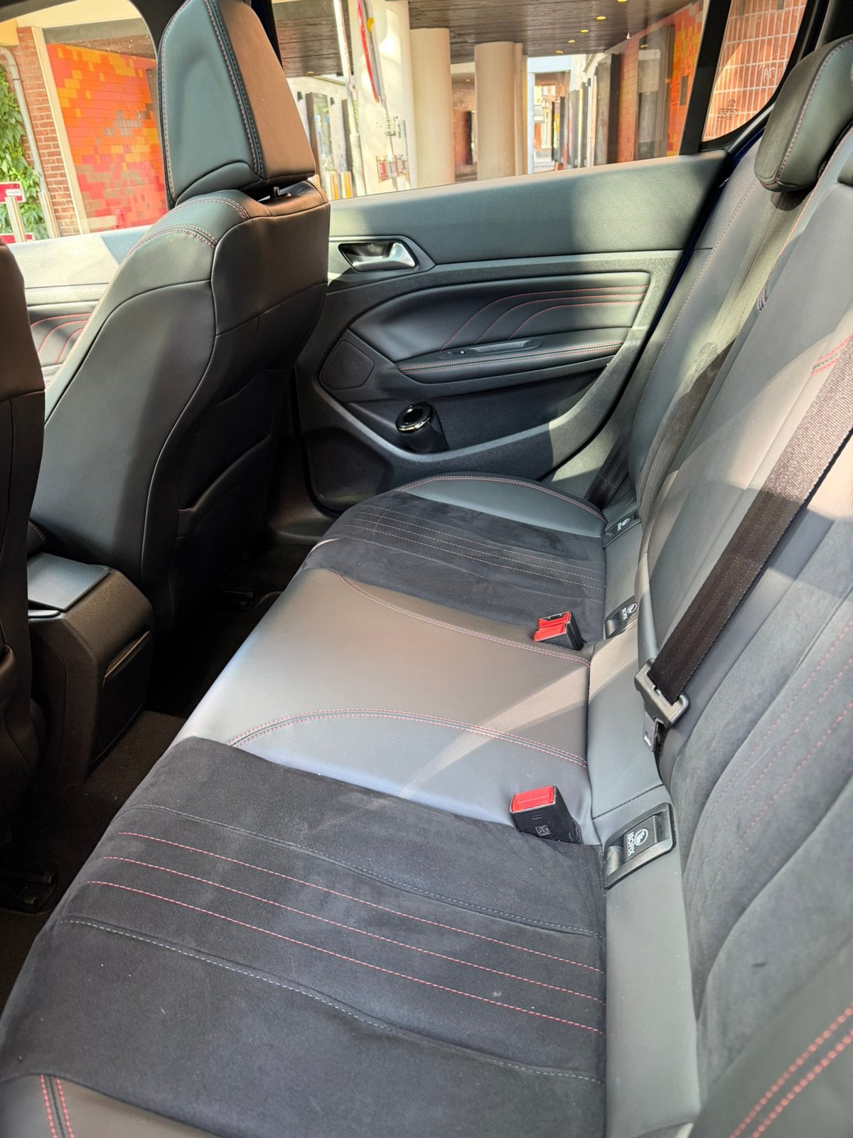 Foto 15 van Peugeot 308 2.0 Bluehdi 180pk 2017 Blauw