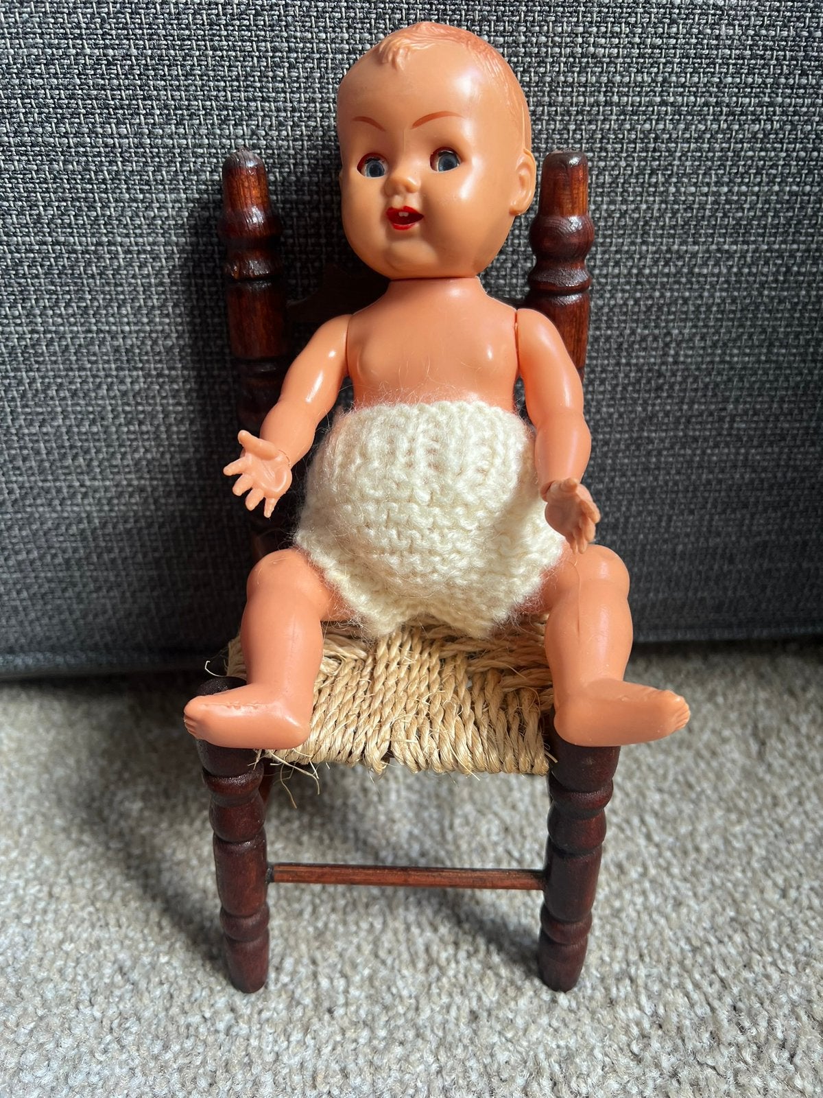 Antieke pop met stoel, Ophalen of Verzenden
