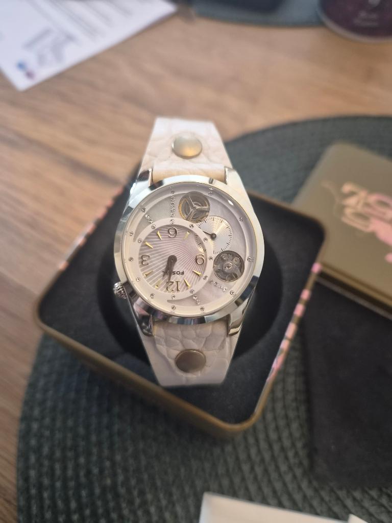 Vintage Fossil Twist dameshorloge met 25-steens uurwerk., Leer, Fossil, Polshorloge, Nieuw