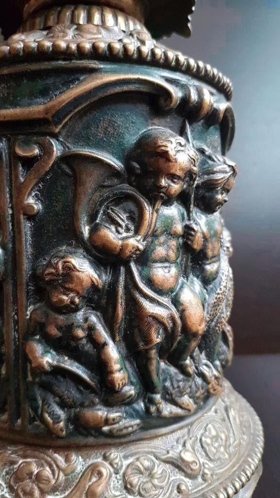 Antiek Brons met koper kandelaar ,19e eeuw in stolp, Ophalen of Verzenden, Koper of Brons