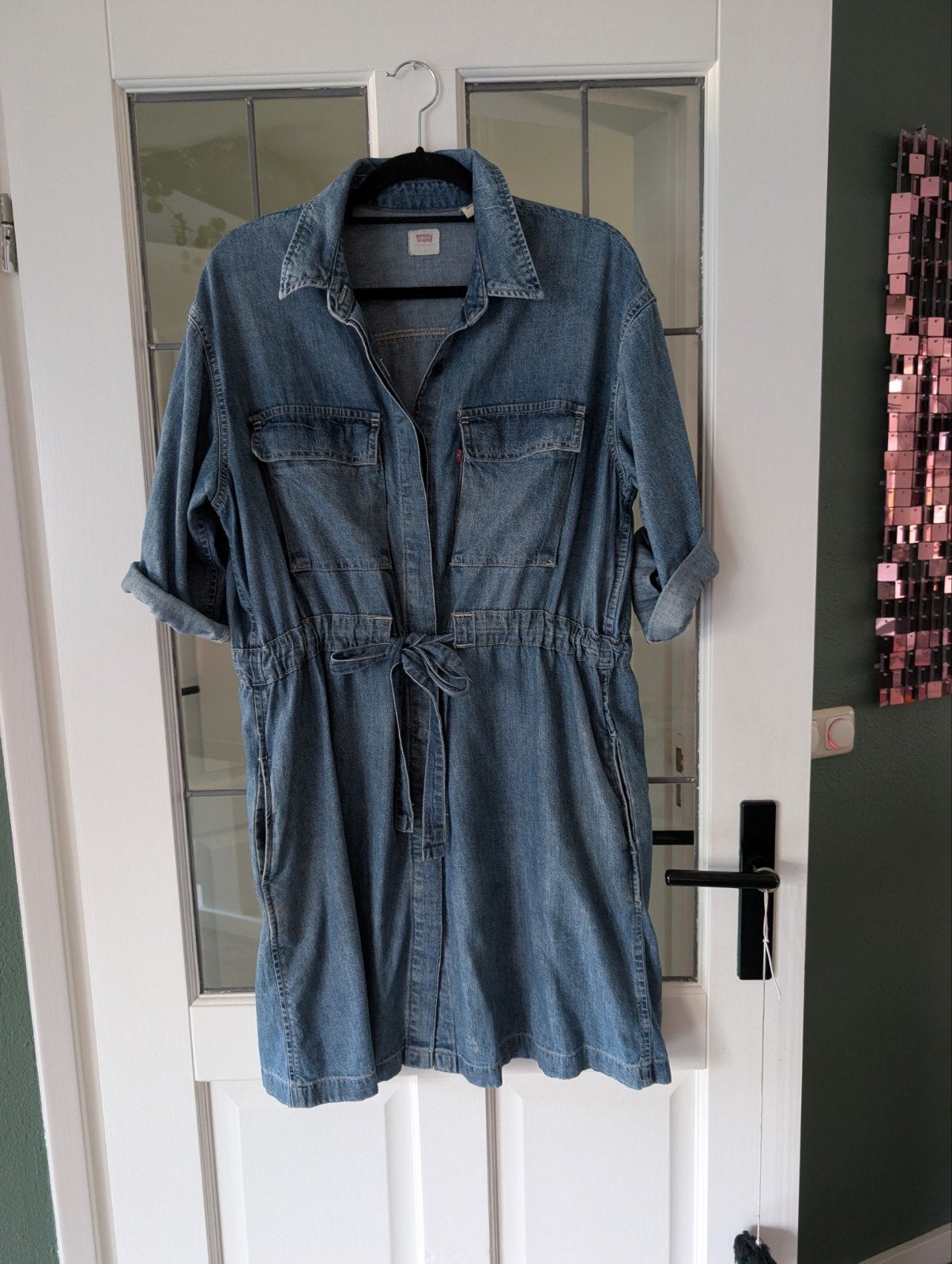 Levi's spijkerjurk met strikceintuur, maat L, Kleding | Dames, Jurken, Zo goed als nieuw, Maat 42/44 (L), Blauw, Boven de knie
