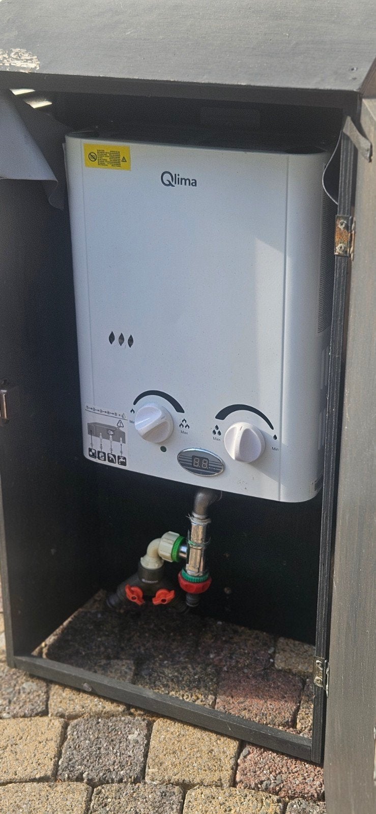 Qlima geiser in gesloten kast met deur, Ophalen, Geiser, Minder dan 20 liter, Propaan of Butaan