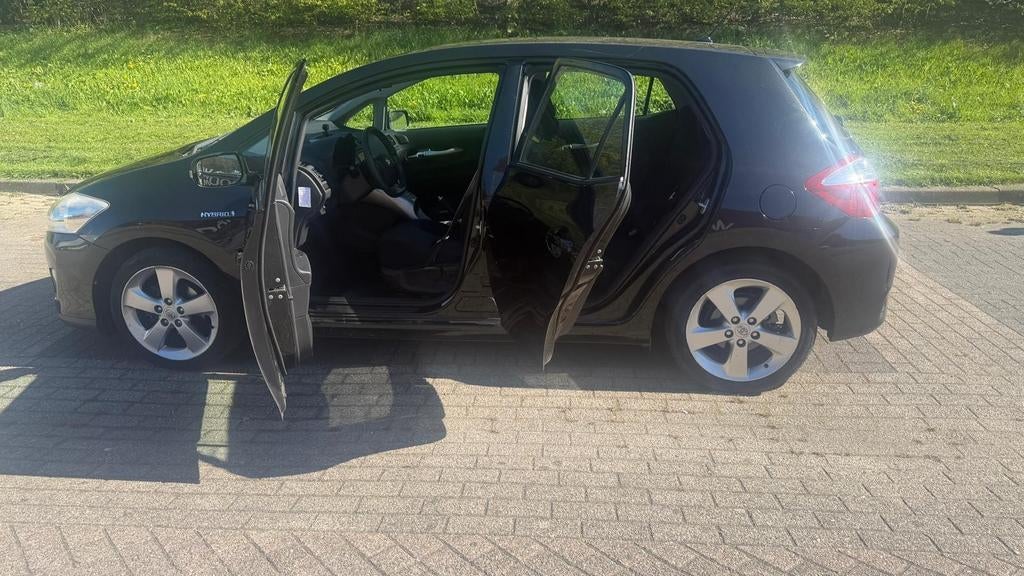 Toyota Auris 1.8 Full Hybrid 5DR CVT 2012 Zwart, Auto's, Toyota, LED verlichting, Zwart, Origineel Nederlands, 75 €/maand