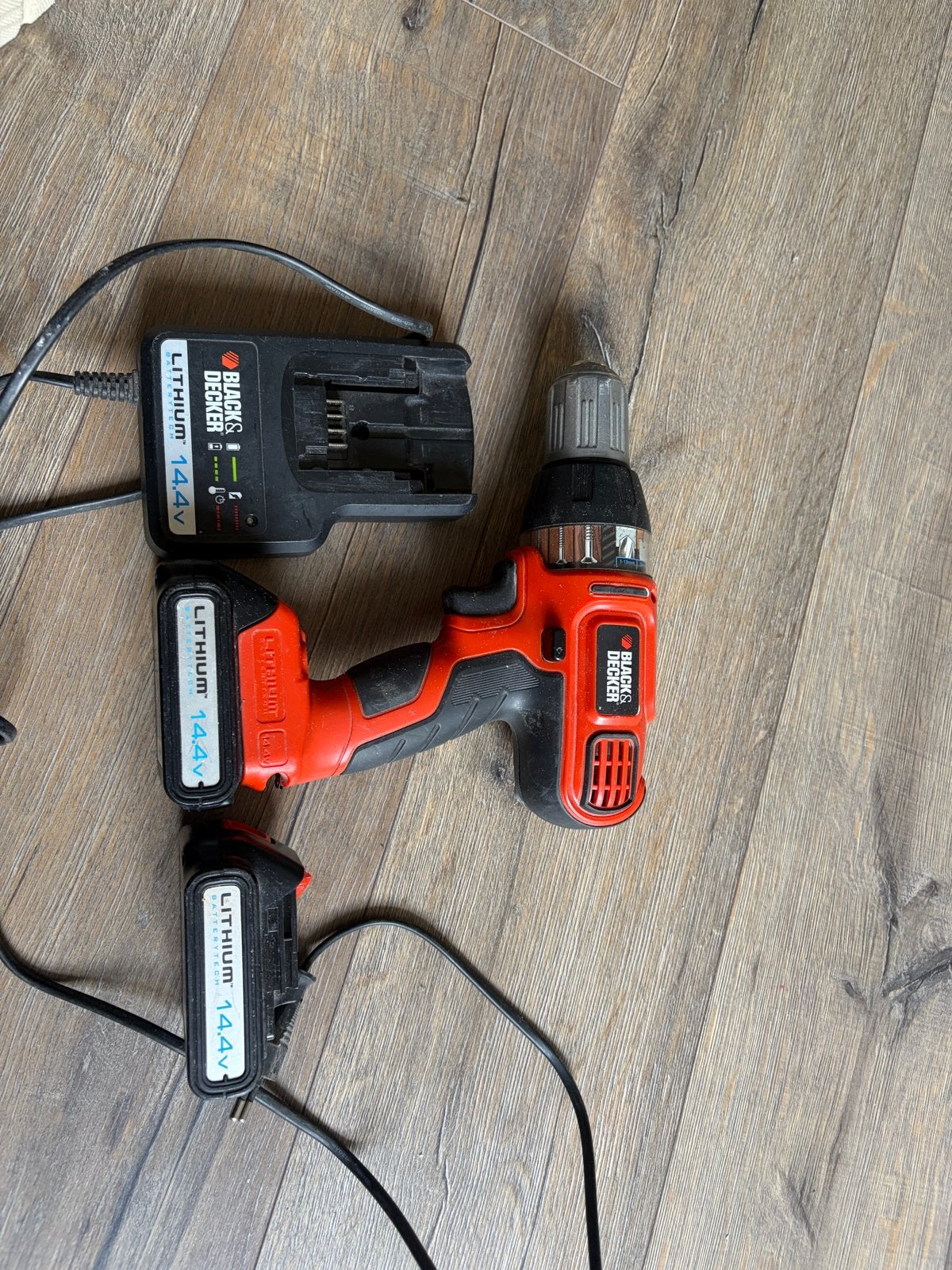 Black & Decker Boor- en Schroefmachine met 2 accu's, Ophalen of Verzenden, Gebruikt, Minder dan 400 watt, Boor- en Schroefmachine