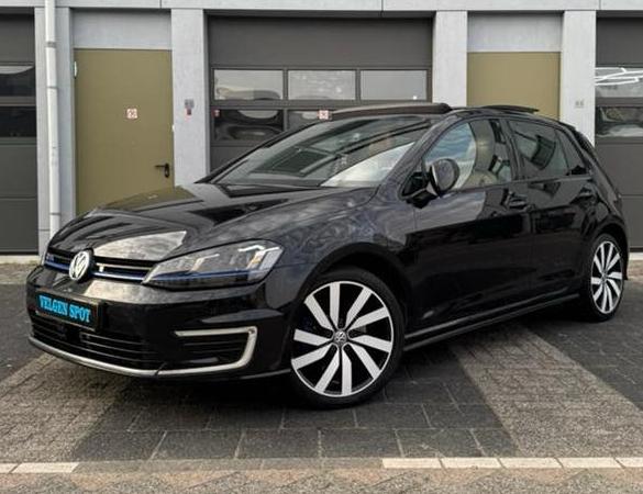 ️❗️UNIEK VOLKSWAGEN GOLF 7 GTE 285PK | DSG | PANO | KEYLESS, Auto's, Volkswagen, Zwart, 1499 kg, 149 pk, 84 €/maand