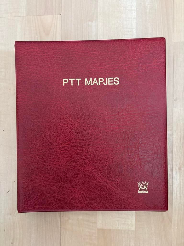 10 PTT-mapjes albums. Per stuk €17.50. 10 voor € 150,-, Postzegels en Munten, Postzegels | Volle albums en Verzamelingen, Nederland