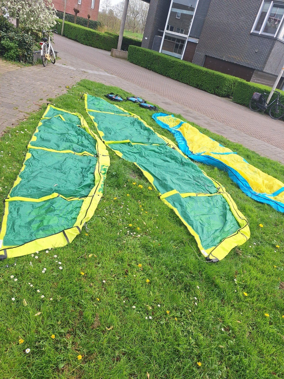 3x Liquid Force kite Envy kitesurf 5, 7 en 9m + 2 barren, Gebruikt, Kitesurf-set, 9 m², Geen board