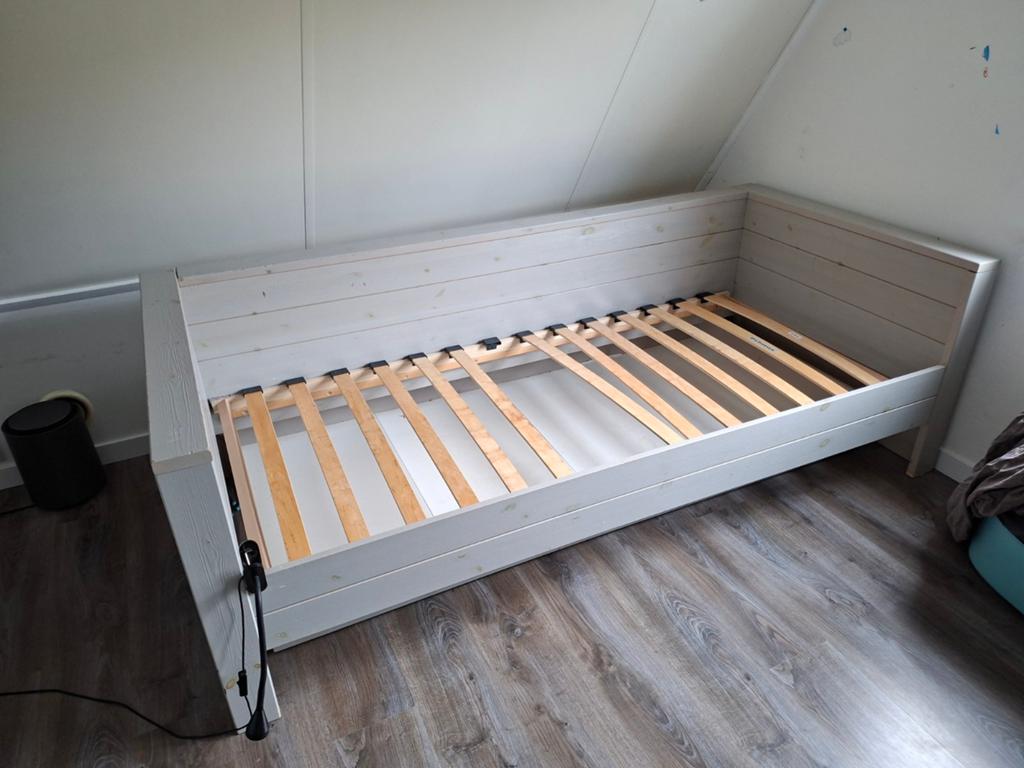 Mooi en stevig 1-persoonsbed, Huis en Inrichting, Ophalen, Eenpersoons, Hout, 90 cm