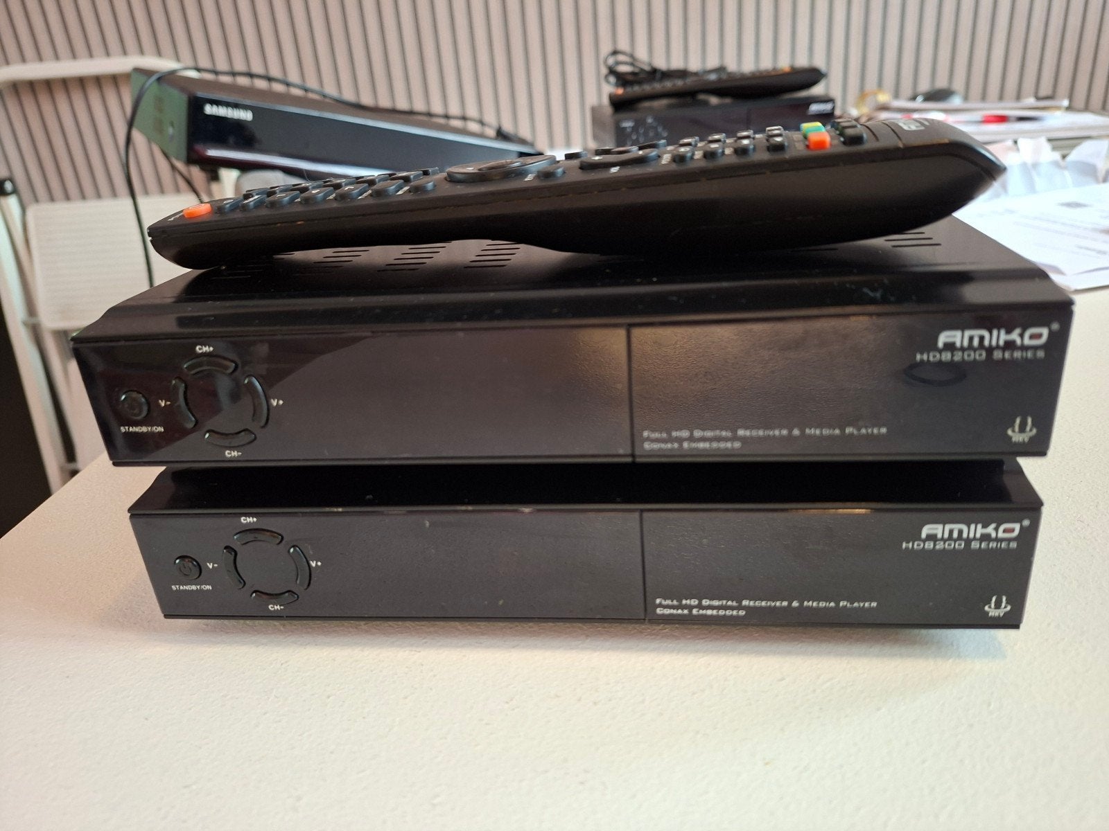 2x Amiko HD8200 Series Full HD Ontvangers, Ophalen of Verzenden, Gebruikt, Decoder