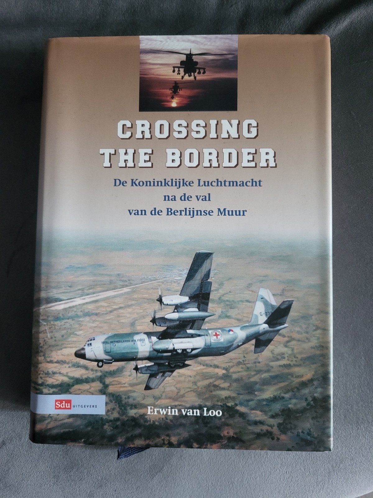 Crossing the Border, Boeken, Ophalen, Zo goed als nieuw, 1945 tot heden, Luchtmacht