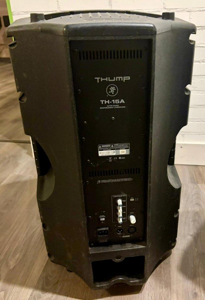 Mackie Thump TH-15A, Gebruikt, 120 watt of meer, Front, Rear of Stereo speakers, Ophalen