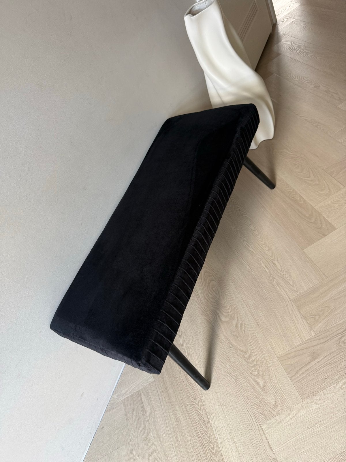 Zwart fluwelen bankje / poef - 97x45x40 cm, Huis en Inrichting, Minder dan 50 cm, Zo goed als nieuw, Stof, Rechthoekig