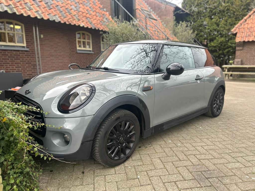 Mini 1.5 D Cooper 2015 Grijs, Auto's, Mini, Particulier, Diesel, C, Hatchback, Handgeschakeld, Geïmporteerd, Zilver of Grijs, Voorwielaandrijving