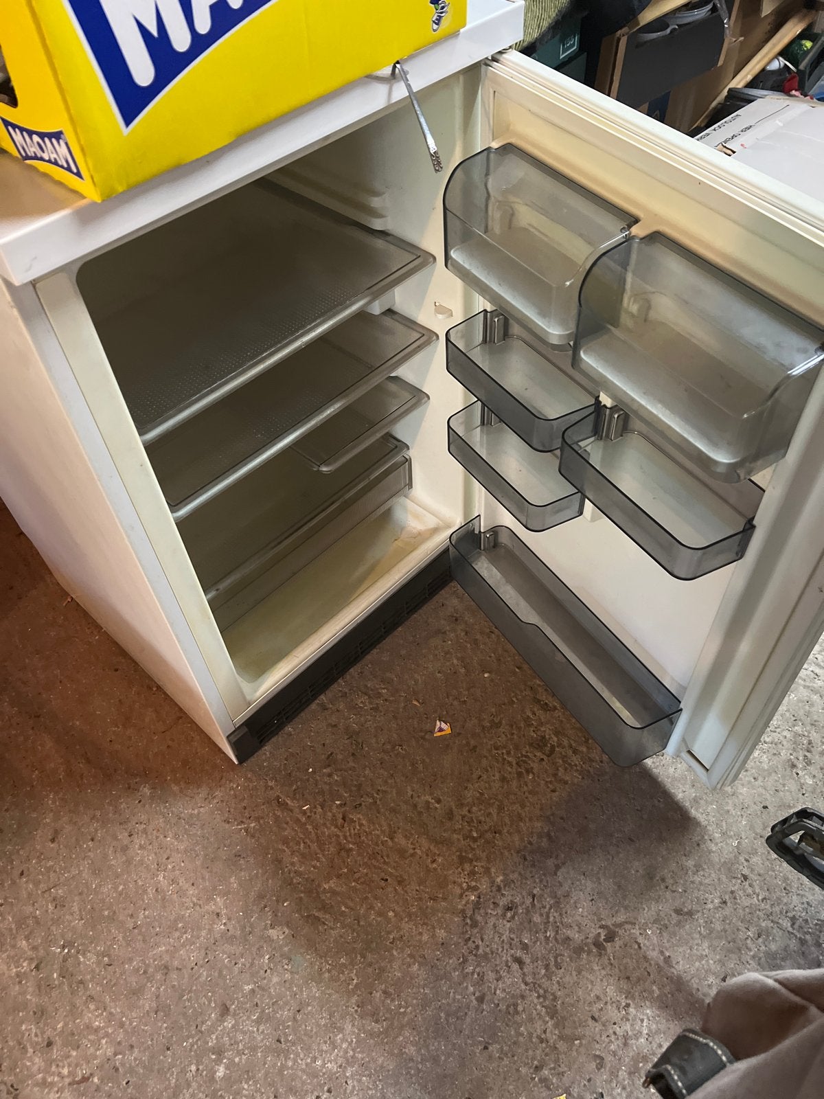 Compacte koelkast - Ideaal voor kleine ruimtes, Witgoed en Apparatuur, Ophalen, Minder dan 85 cm, Minder dan 75 liter, 45 tot 60 cm