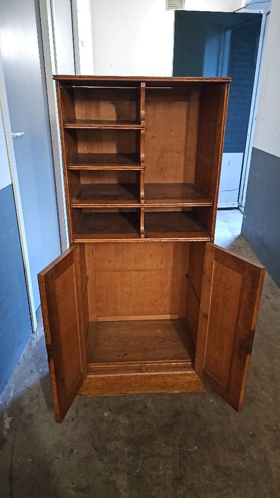Eikenhouten kast, Ophalen