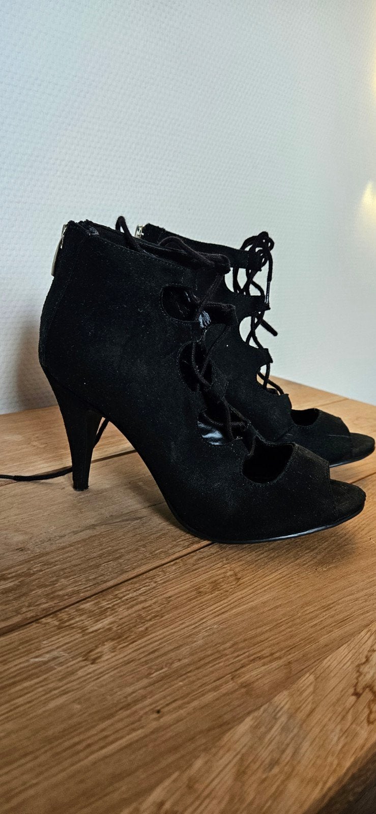Zwarte pumps suede maat 36, Ophalen, Gedragen, Zwart