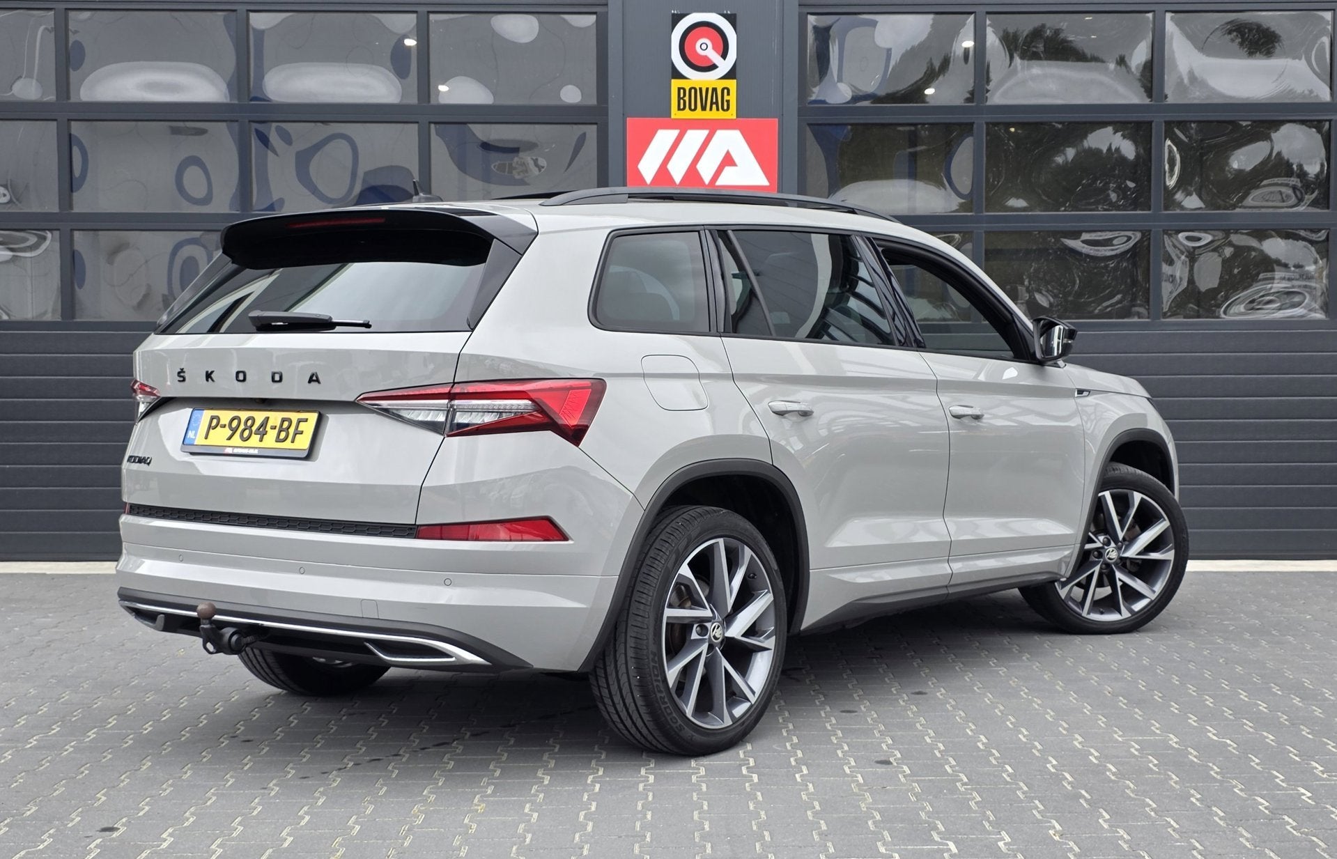 Skoda Kodiaq 1.5 TSI Sportline Business 7P | FULL OPTION | L, Auto's, Dealer onderhouden, 1566 kg, 4 cilinders, 150 pk
