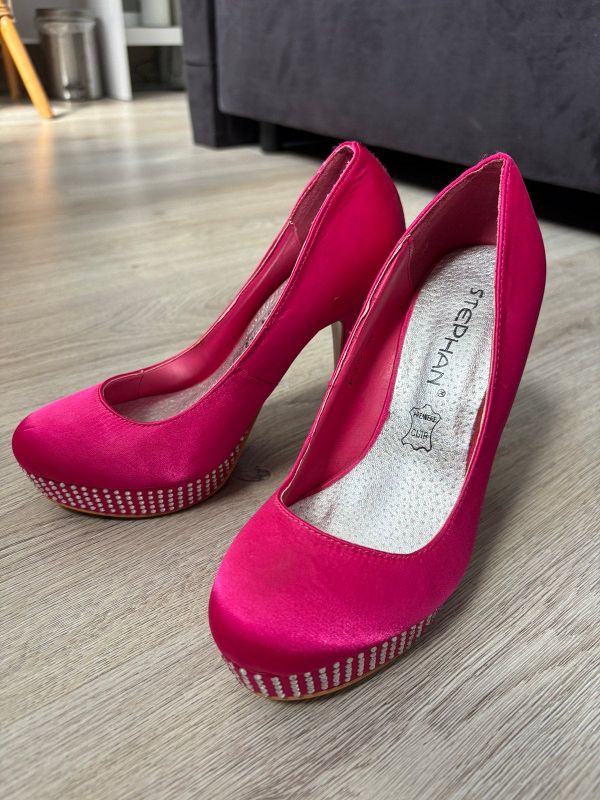 Pumps roze met steentjes maat 36, Ophalen of Verzenden, Zo goed als nieuw, Roze