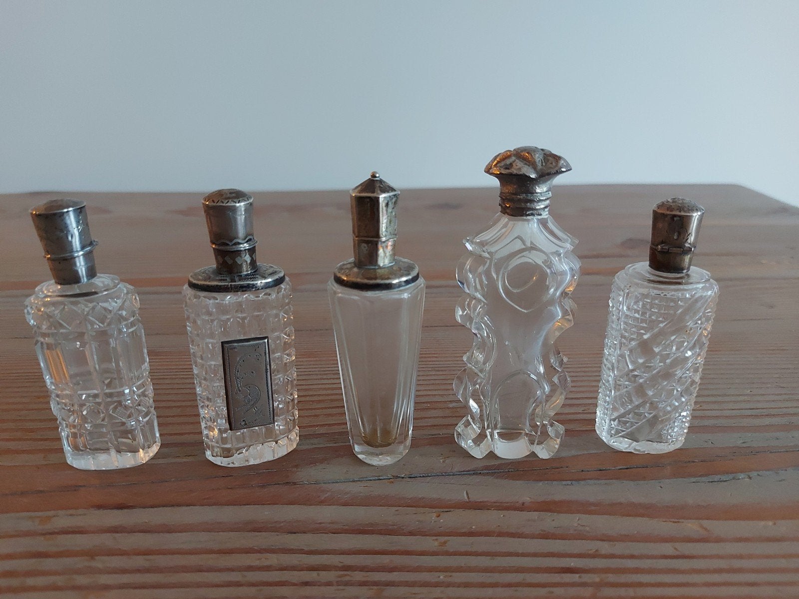 Antiek kristallen parfumflesjes met zilveren dop, Antiek en Kunst, Ophalen of Verzenden