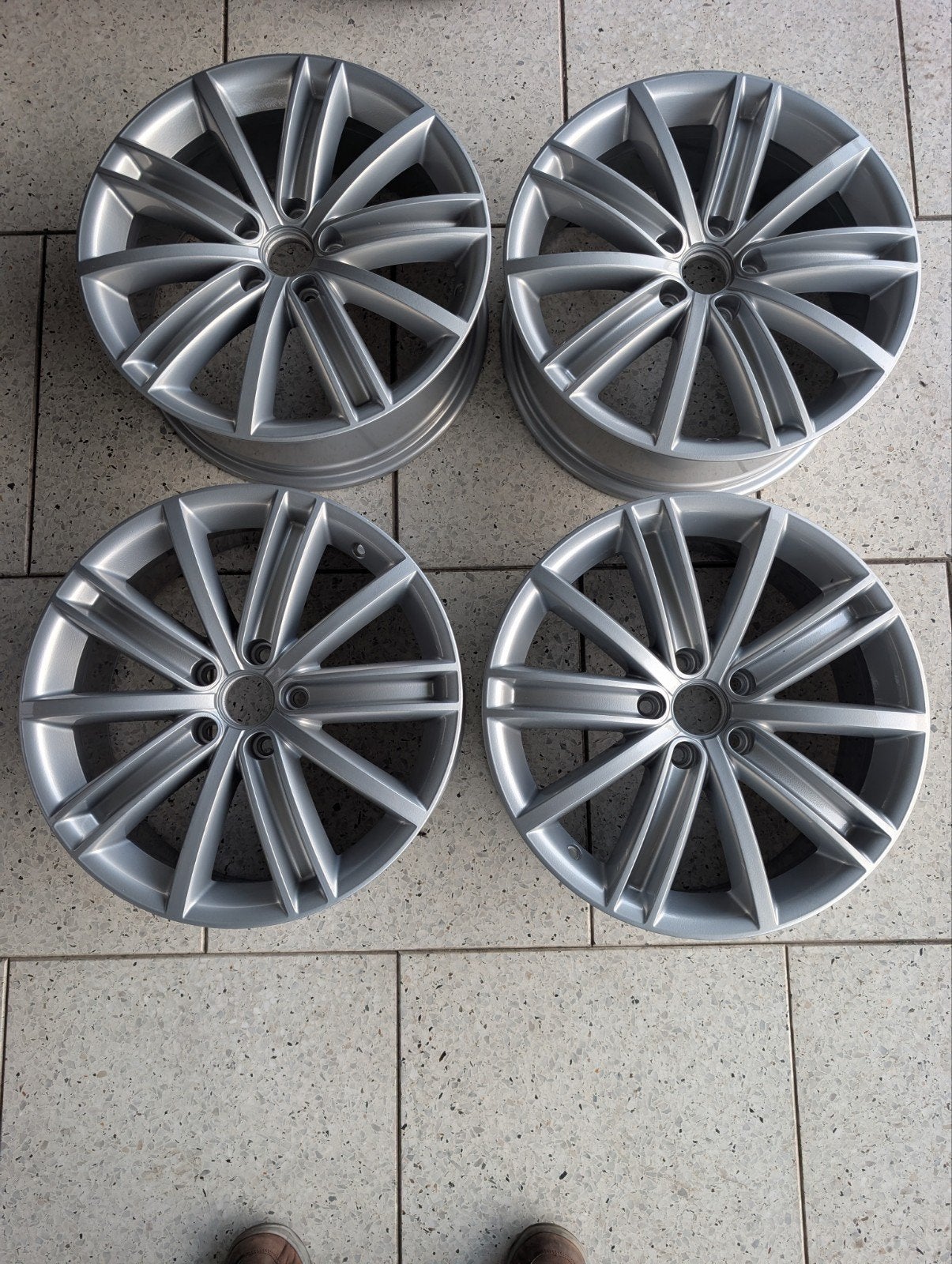 Nieuw gepoedercoate 18" originele VW velgen, Ophalen, 18 inch, Velg(en), Winterbanden