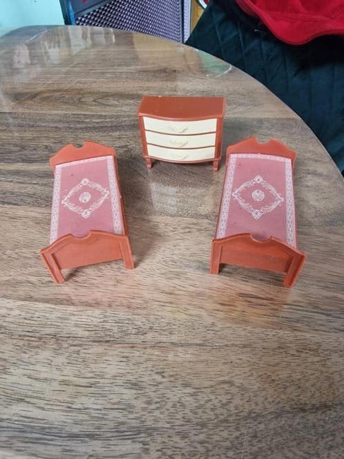 JW Germany Poppenhuis Meubels: Bedden en Commode, Ophalen of Verzenden, Gebruikt