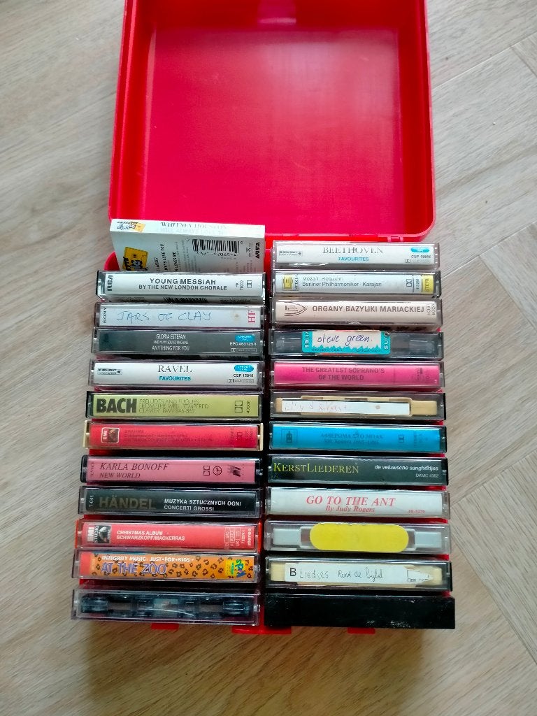 Box met cassettes, Ophalen of Verzenden, Gebruikt, Overige genres, 2 t/m 25 bandjes