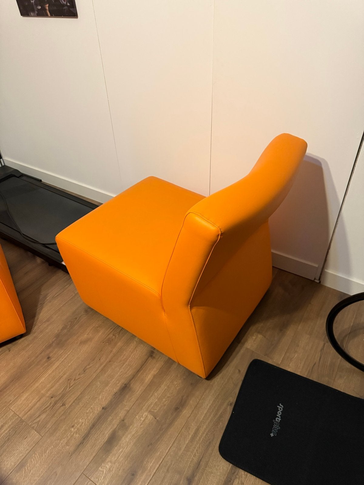Nieuwe oranje fauteuil - Modern en comfortabel, Ophalen, Nieuw, 75 tot 100 cm, Stof