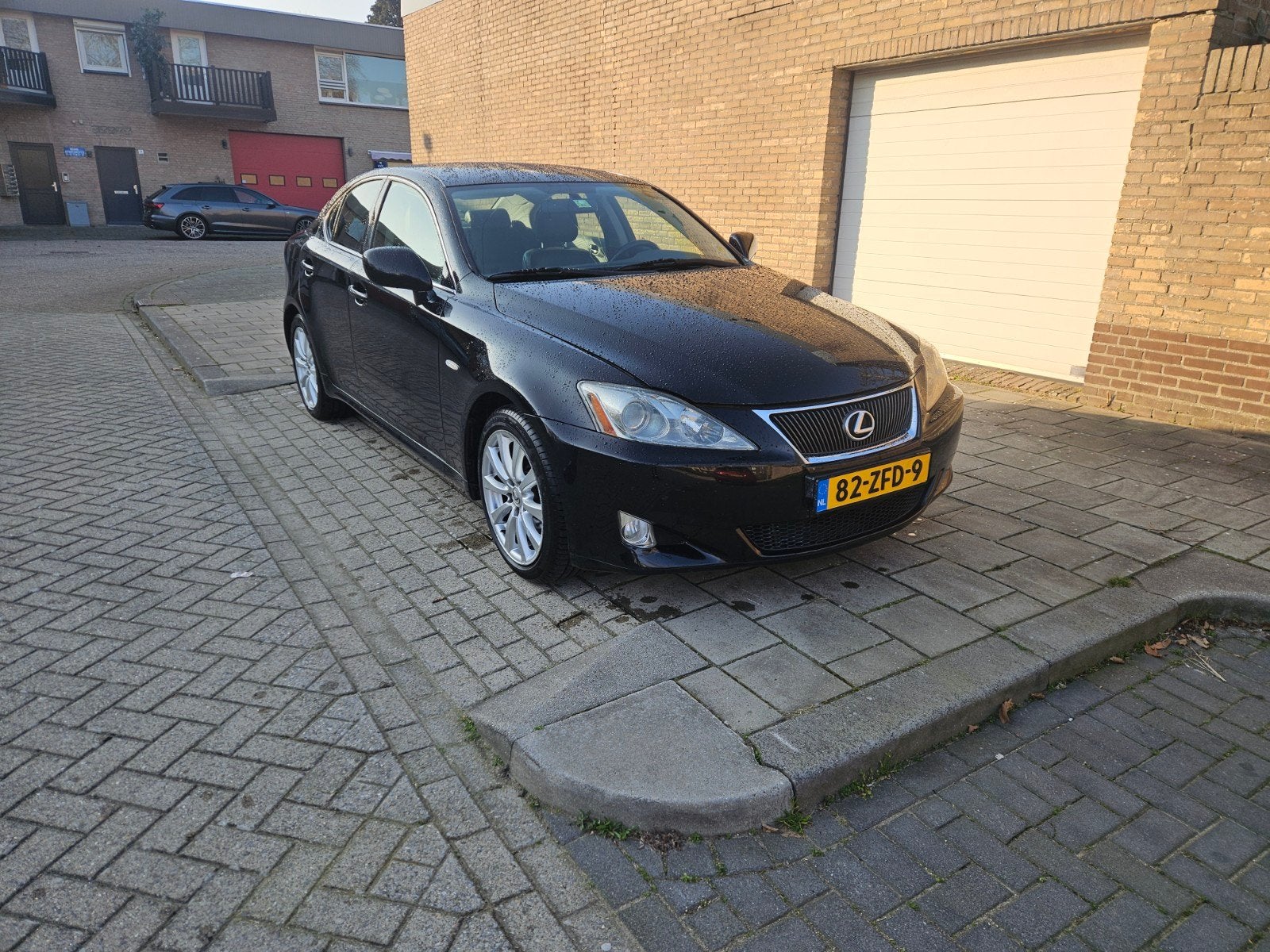 Lexus IS 250 2.5 AUT 2008 Zwart, Auto's, Achterwielaandrijving, 1535 kg, Zwart, 11 km/l