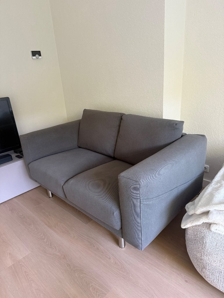 Grijze 2-zitsbank, Ophalen, Gebruikt, 150 tot 200 cm, Tweepersoons