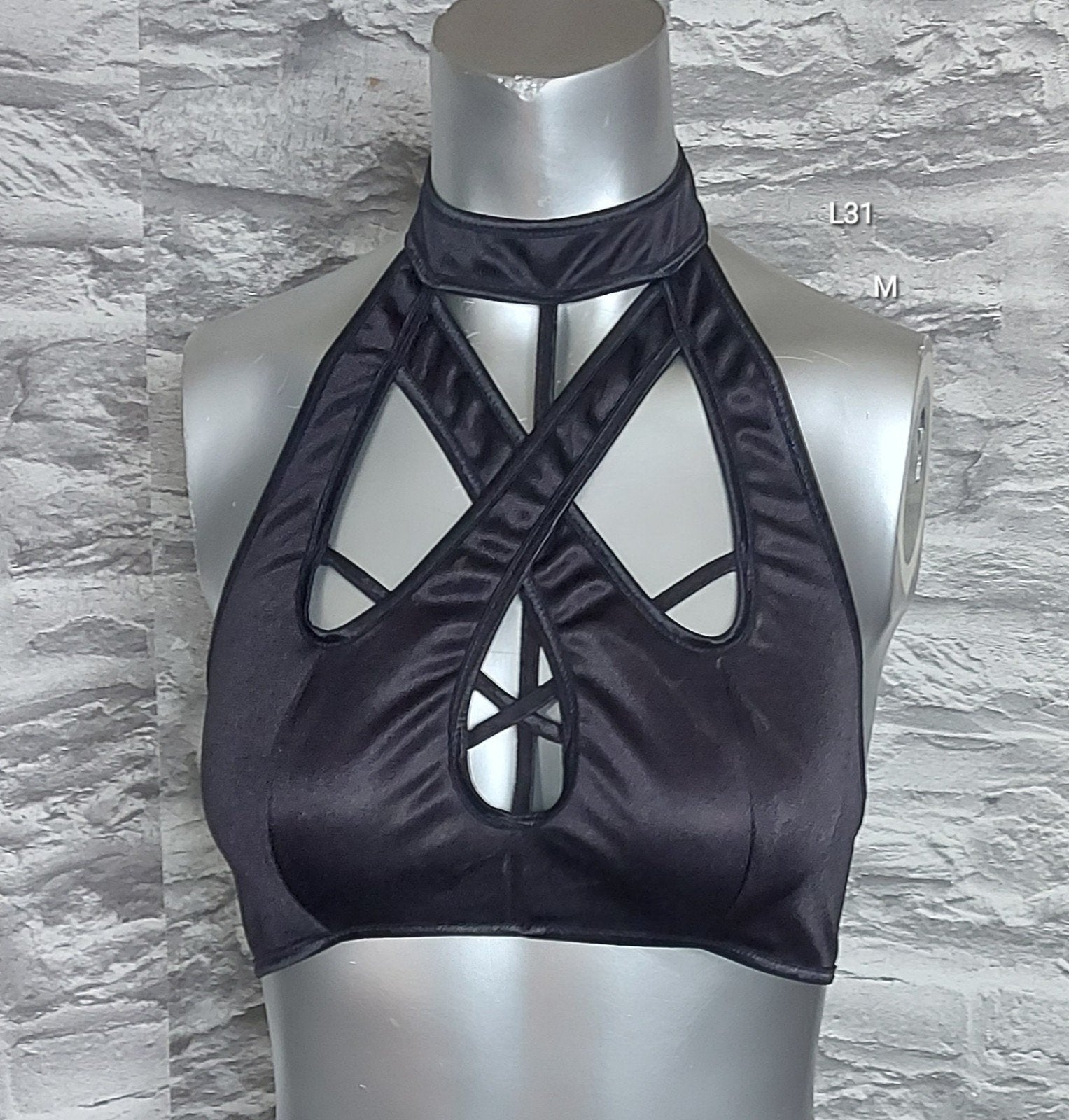 Kinky Zwarte haltertop met cut-outs - Maat M, Maat 38/40 (M), Zwart, Ophalen of Verzenden, Zonder mouw