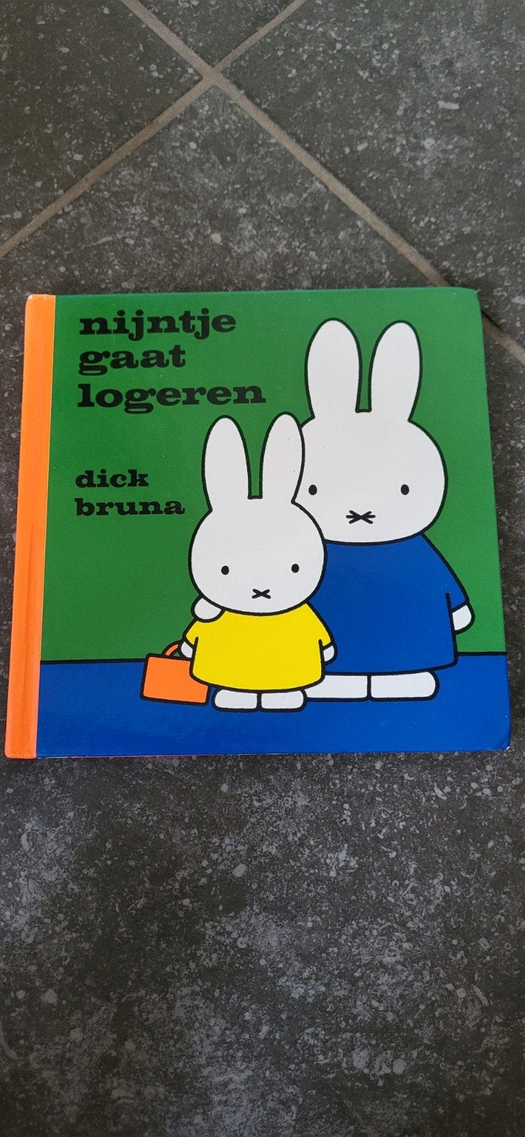 Dick Bruna - Nijntje gaat logeren, Ophalen of Verzenden, Dick Bruna, Fictie algemeen