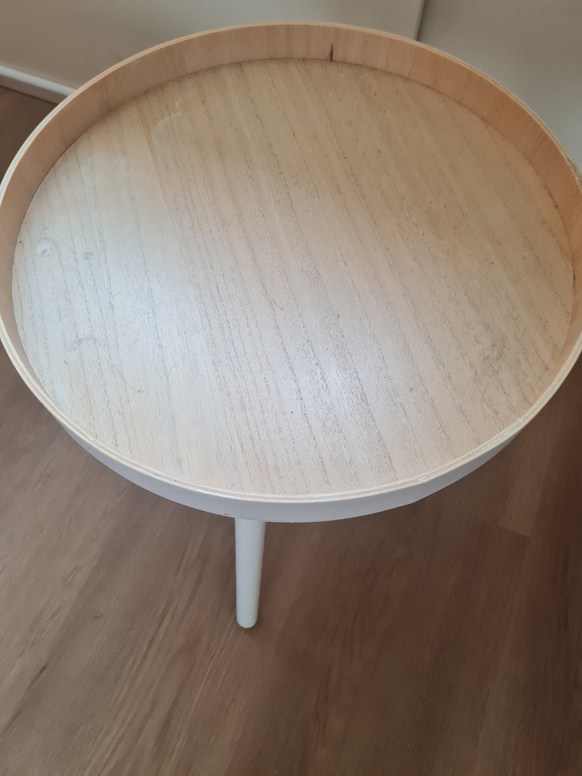 Gamma bijzettafel wit met houten blad, 45 tot 60 cm, Minder dan 55 cm, Gebruikt, Rond