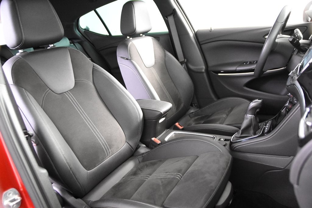 Opel Astra 1.2 GS Line *1ste Eigenaar*Leer*Navigatie*Trekhaa, Voorwielaandrijving, 1350 kg, Gebruikt, 1199 cc