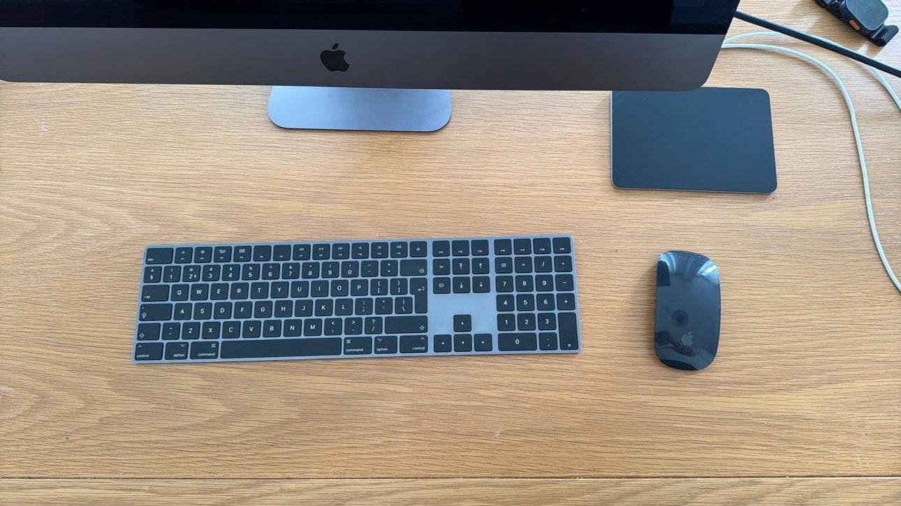 Foto 3 van Apple iMac Pro 27” 5K  1TB+ Magic Keyboard, Mouse & Trackpad