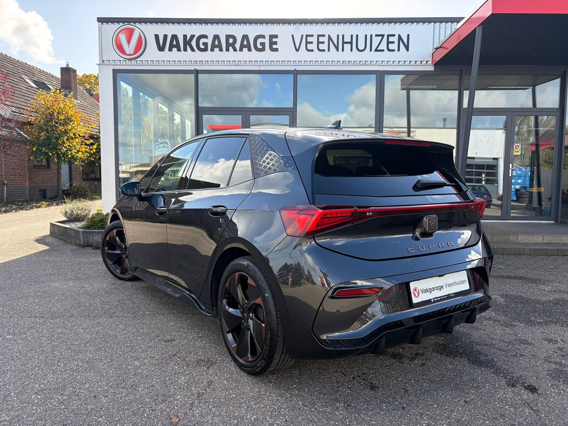CUPRA Born Performance 62 kWh |Rijklaar prijs|Camera|ACC|Sto, Auto's, Automaat, Gebruikt, Zwart, 231 pk